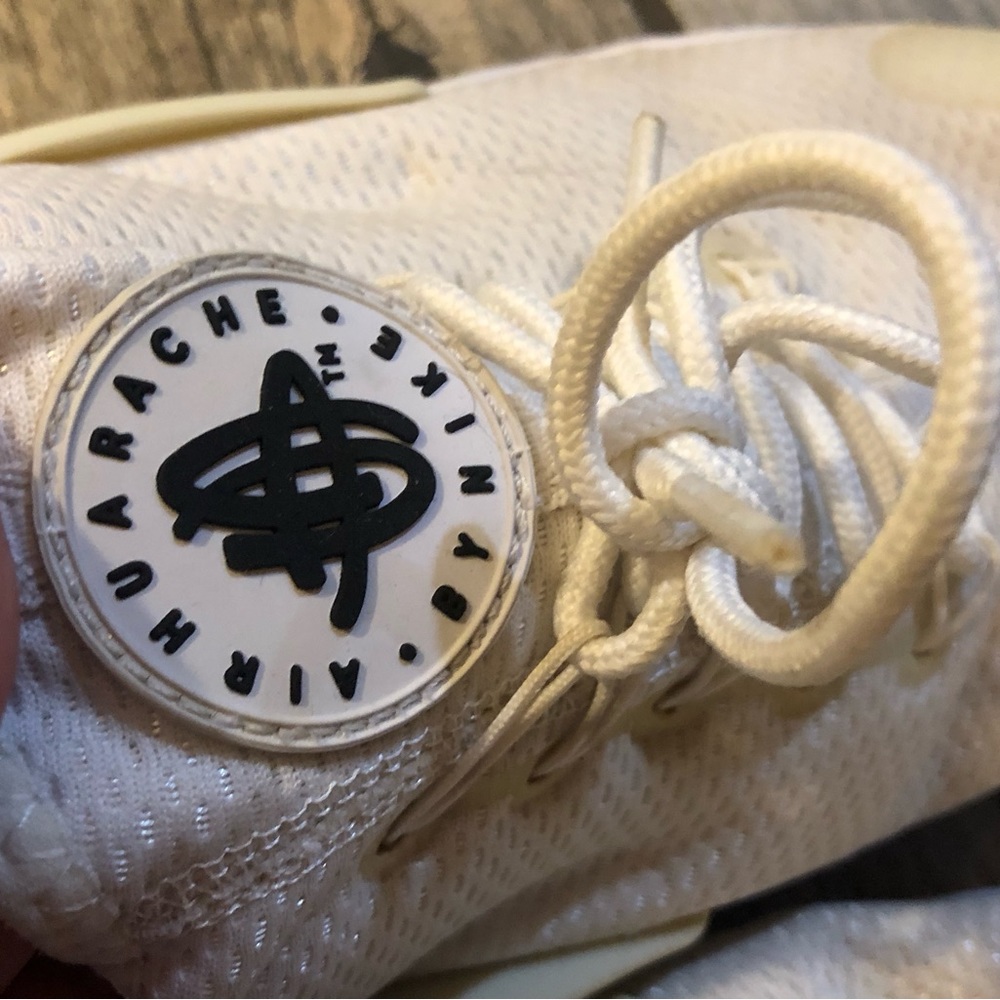 Women’s Nike Air Jordan Huaraches, size 9 - Picture 4 of 4